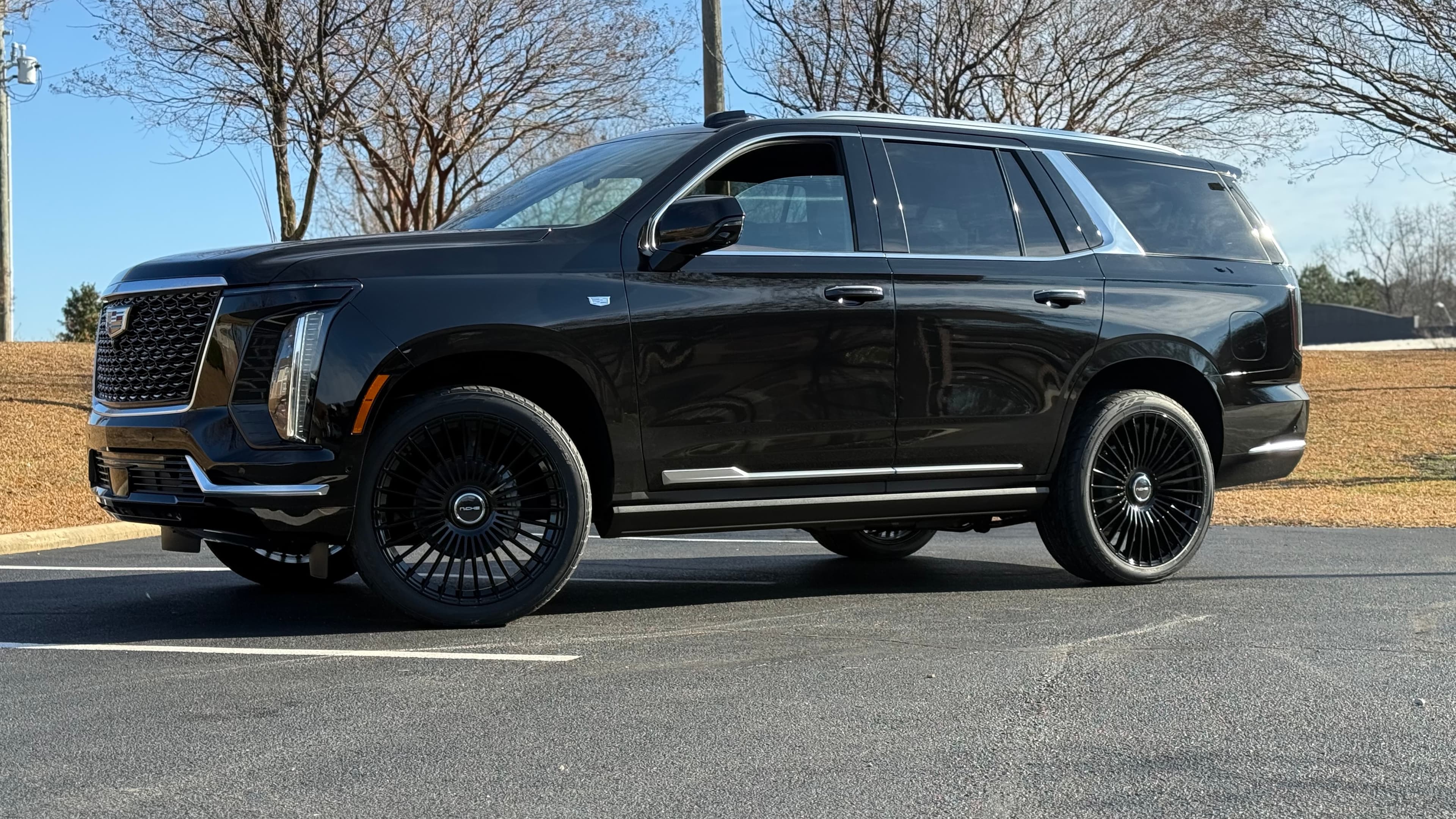 2026 Cadillac Escalade Luxury — photo 1